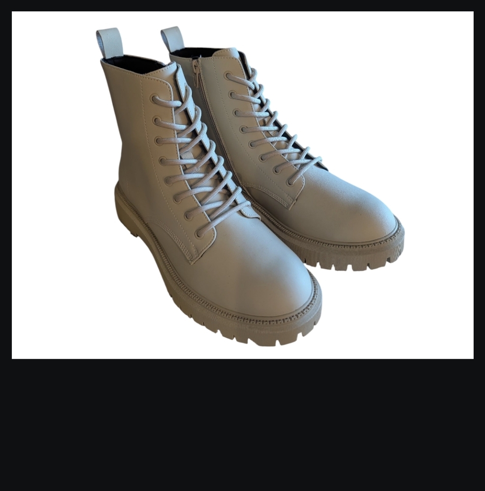 Women's Lace-Up Boots - Cream